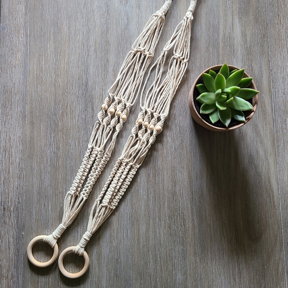 Macrame Plant Hanger / Plant Holder - Picture 3 of 6